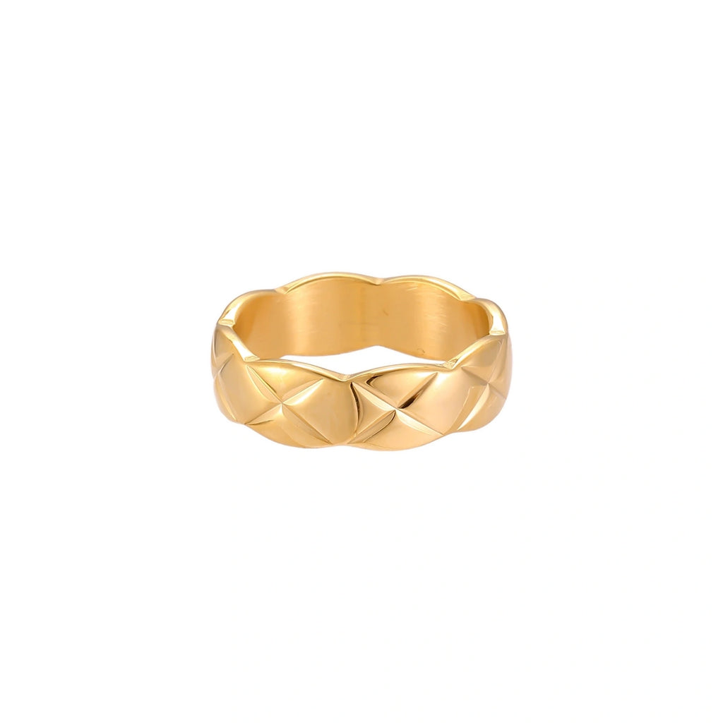 Twisted Luxe Band ring product detail view 4