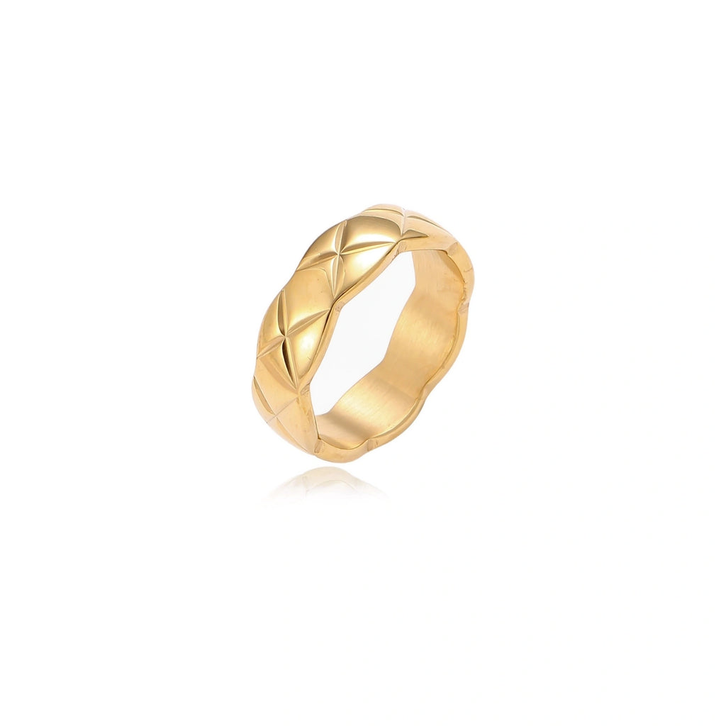 Twisted Luxe Band ring product detail view 3