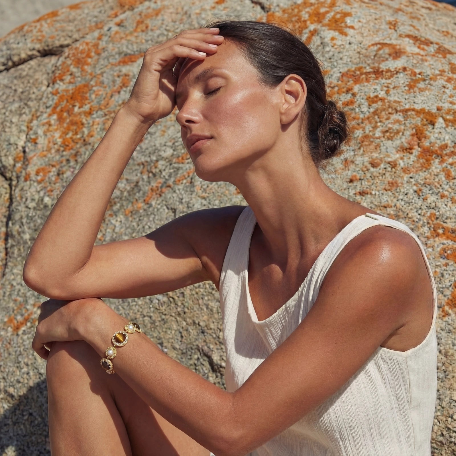 Model showing the tiger's eye pearl bracelet from behind