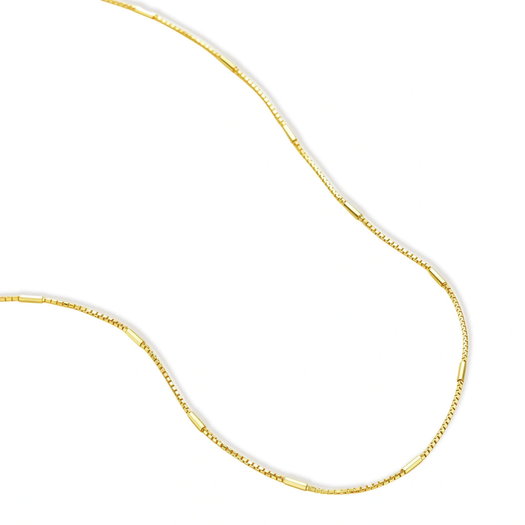 Model wearing Golden Minimalist Chain