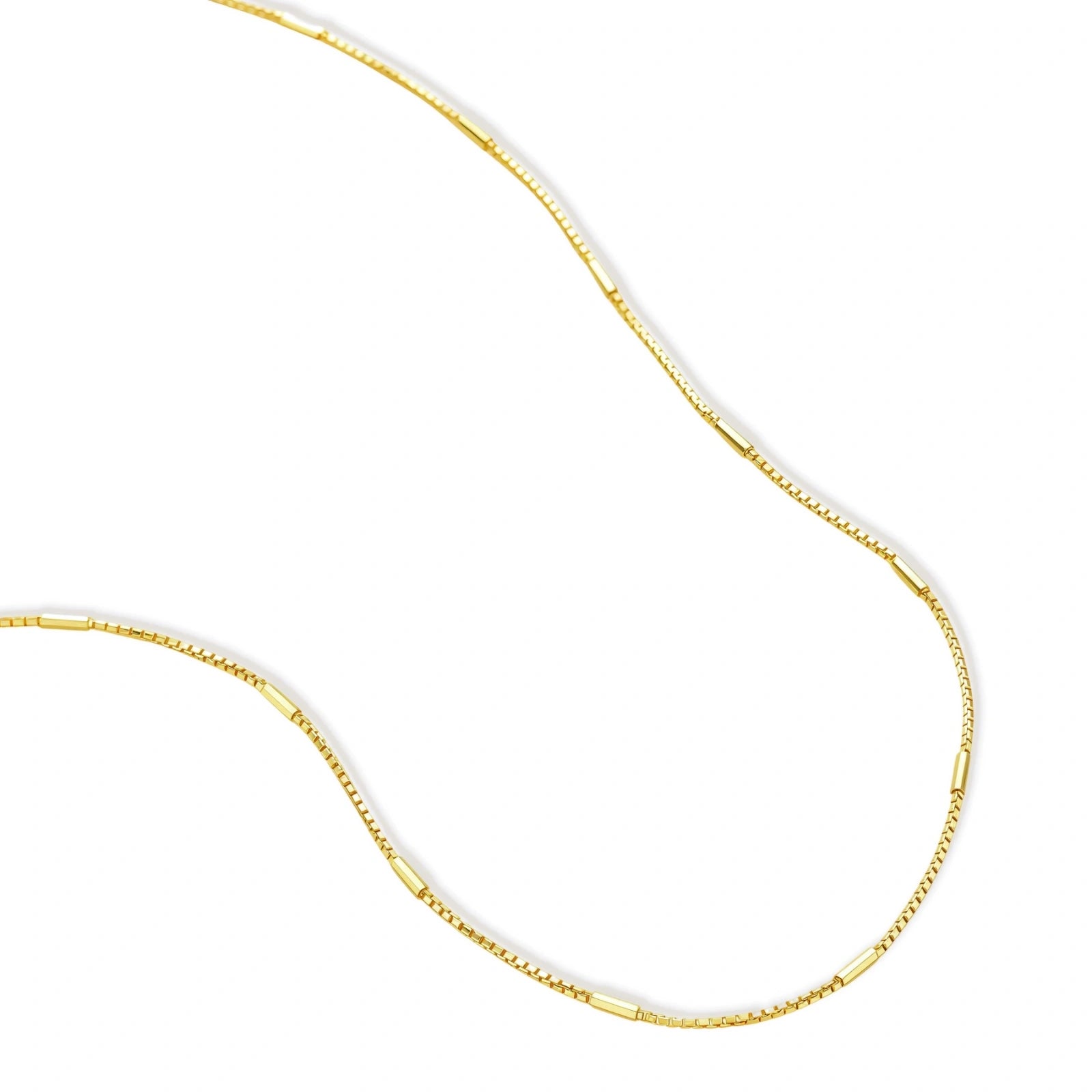 Model wearing Golden Minimalist Chain