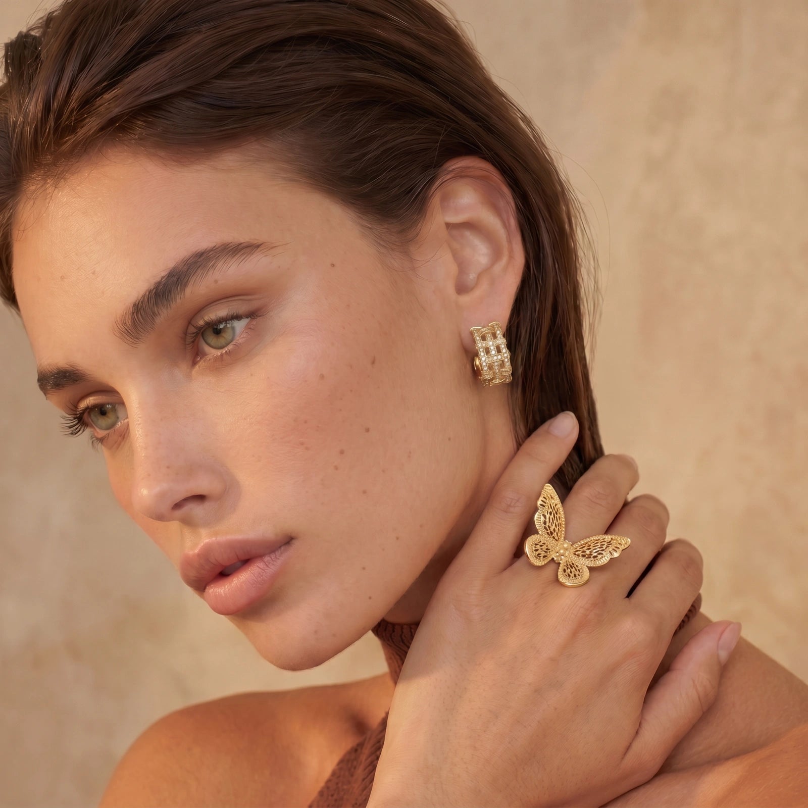 Model wearing Lattice Dreams Hoops